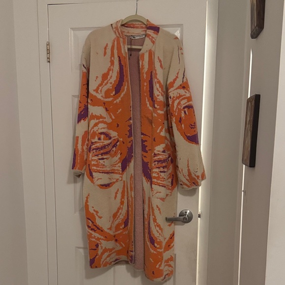 Colorful Long Zara Seater/ Coat with Abstract Design - Picture 4 of 7